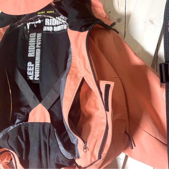 nwt DESTROYER in CORAL snowsuit snowboard ski suit + bib suspenders gaiters hood - Picture 14 of 15